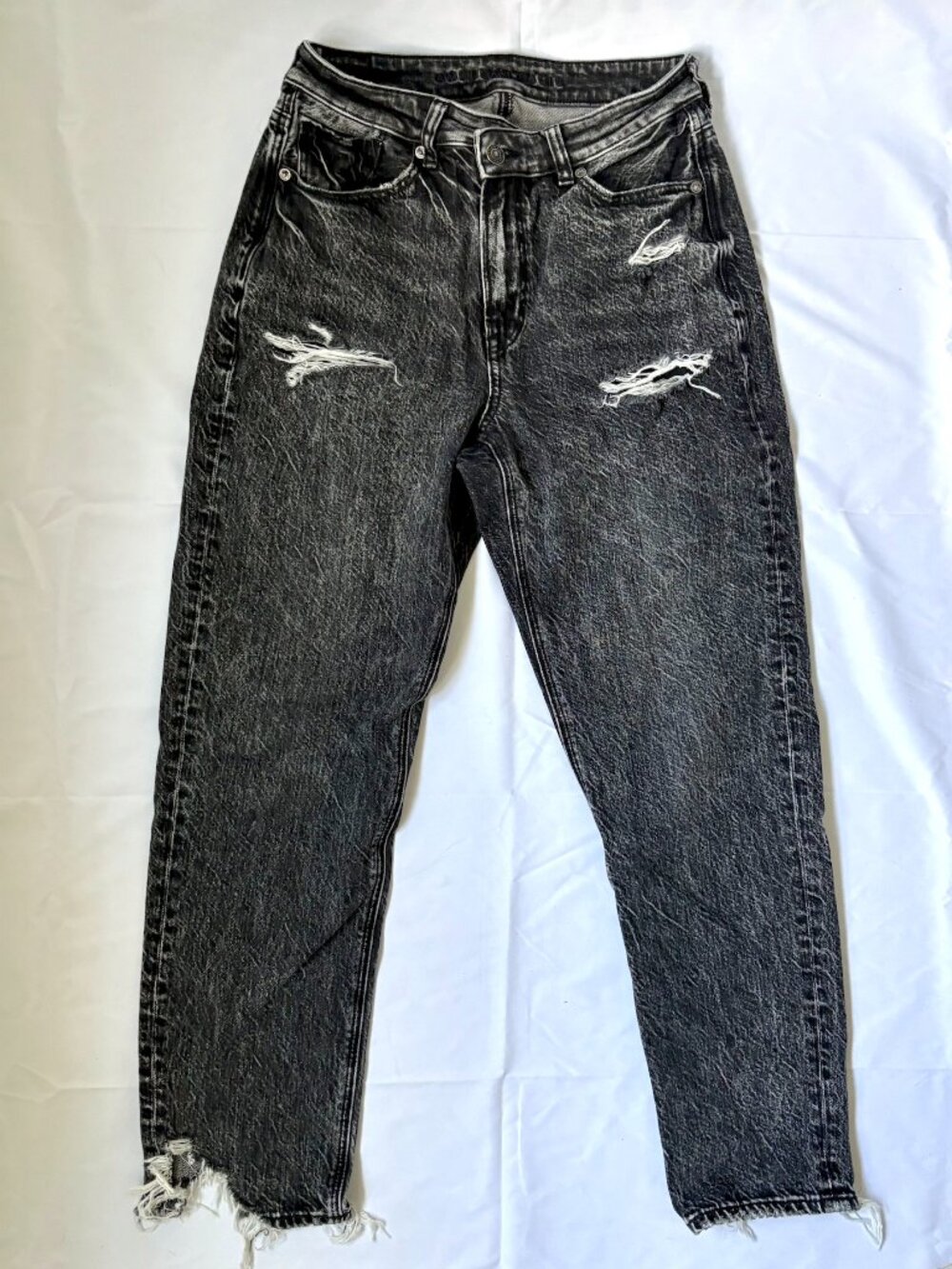 Women American Eagle Highest Rise Mom Jean | Size 6 | Black Acid Wash Distressed